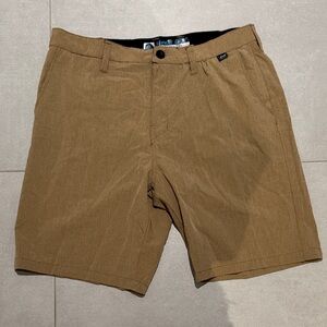Wave Life size 30 Men's Brown khaki walking shorts with belt loops pockets